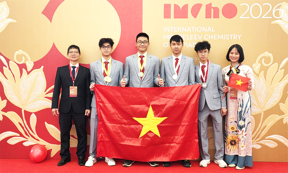 All four Vietnamese students sweep medals at Moscow int’l chemistry olympiad